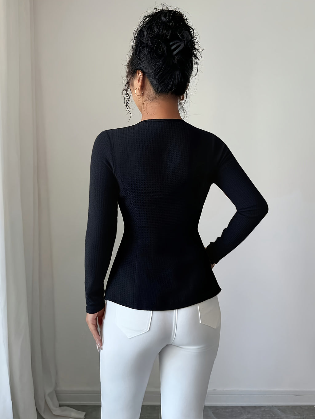 WL Boutique | Elegant Slim-Fit Black Blazer with Golden Buttons