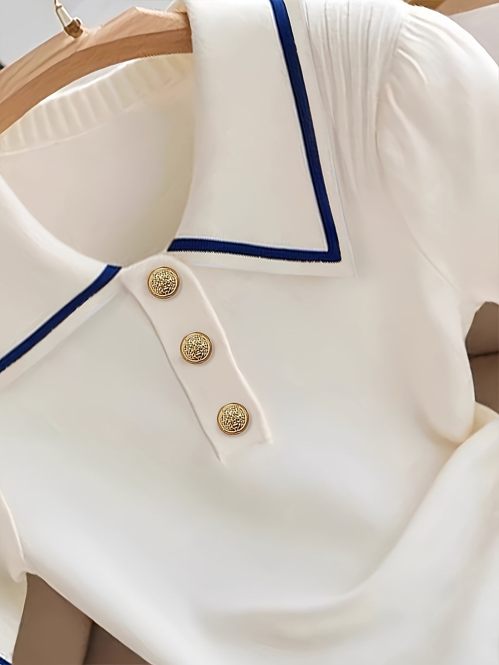 WL Boutique | Elegant Short-Sleeve Button-Up Collared Shirt