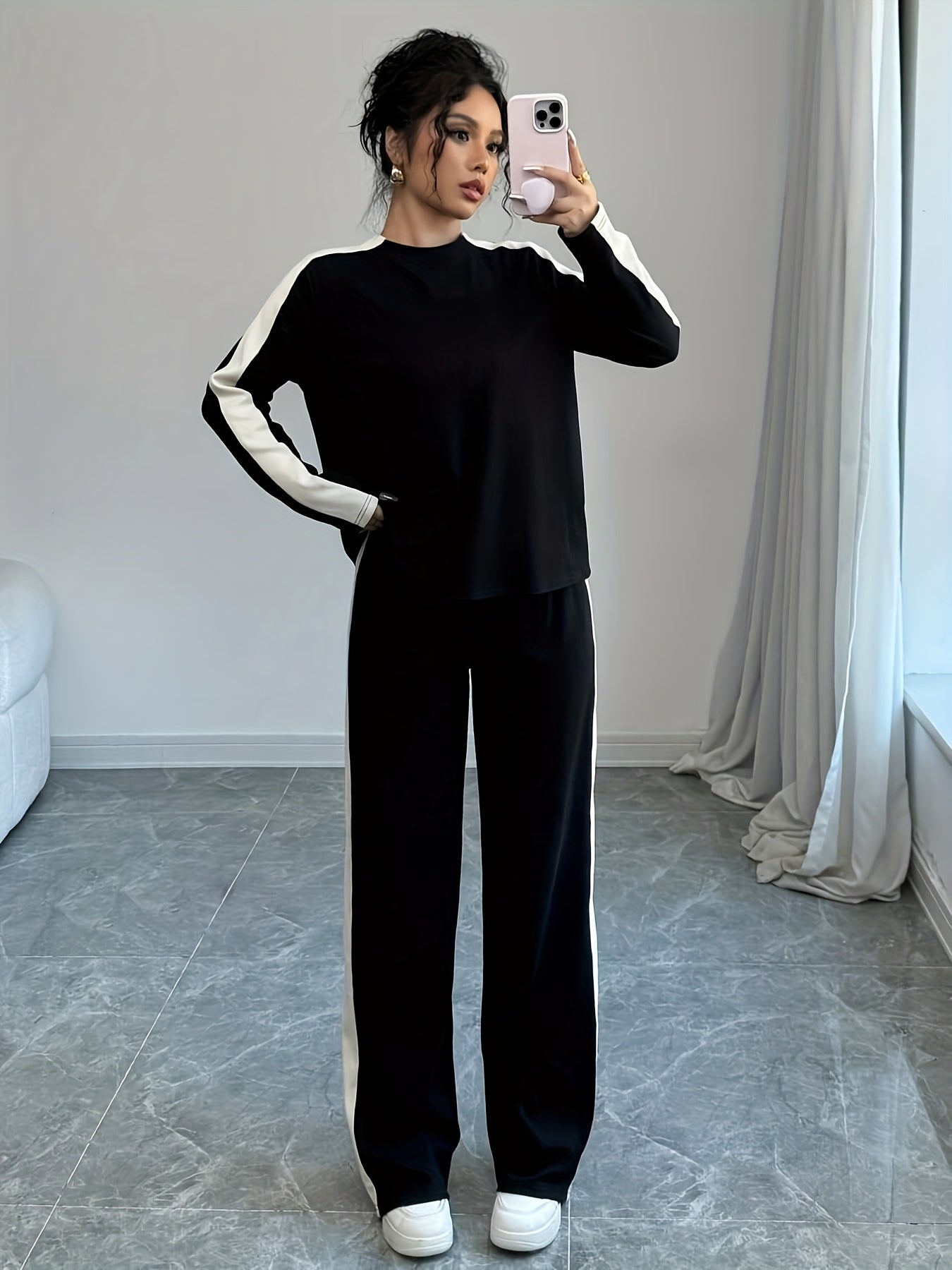 WL Boutique | Striped Contrast Round Neck T-Shirt &amp; Pants Set